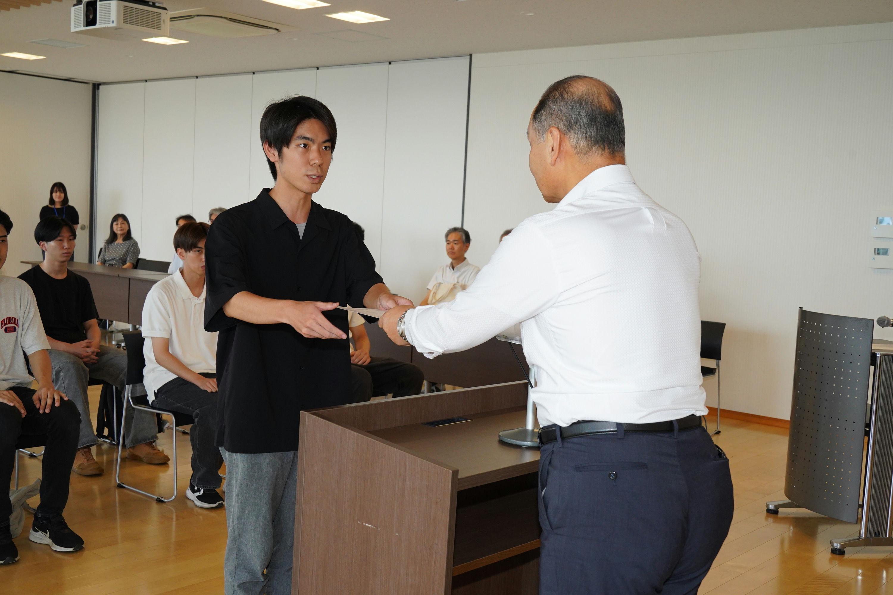https://www.kurume-it.ac.jp/news/0013.JPG