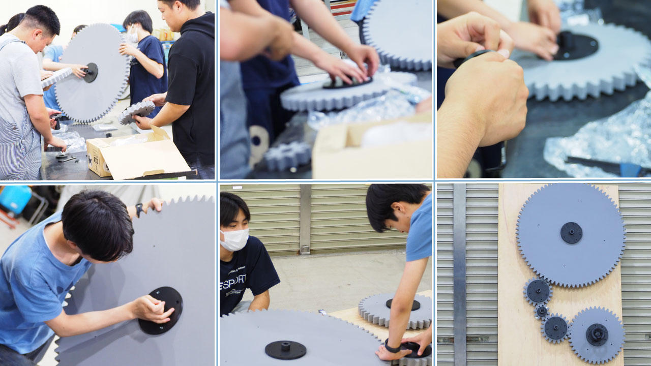 久留米工業大学「スケスケ展2」プロジェクトチームの学生たちが、設計した展示物の主役となる単体のギア(歯車)やクランク機構の試作品を手に取り、不慣れな3D CADソフトで描いた図面通りに動作するか、プロの厳しい基準に耐えうる安全性があるかを確認している制作風景の6枚のまとめ写真