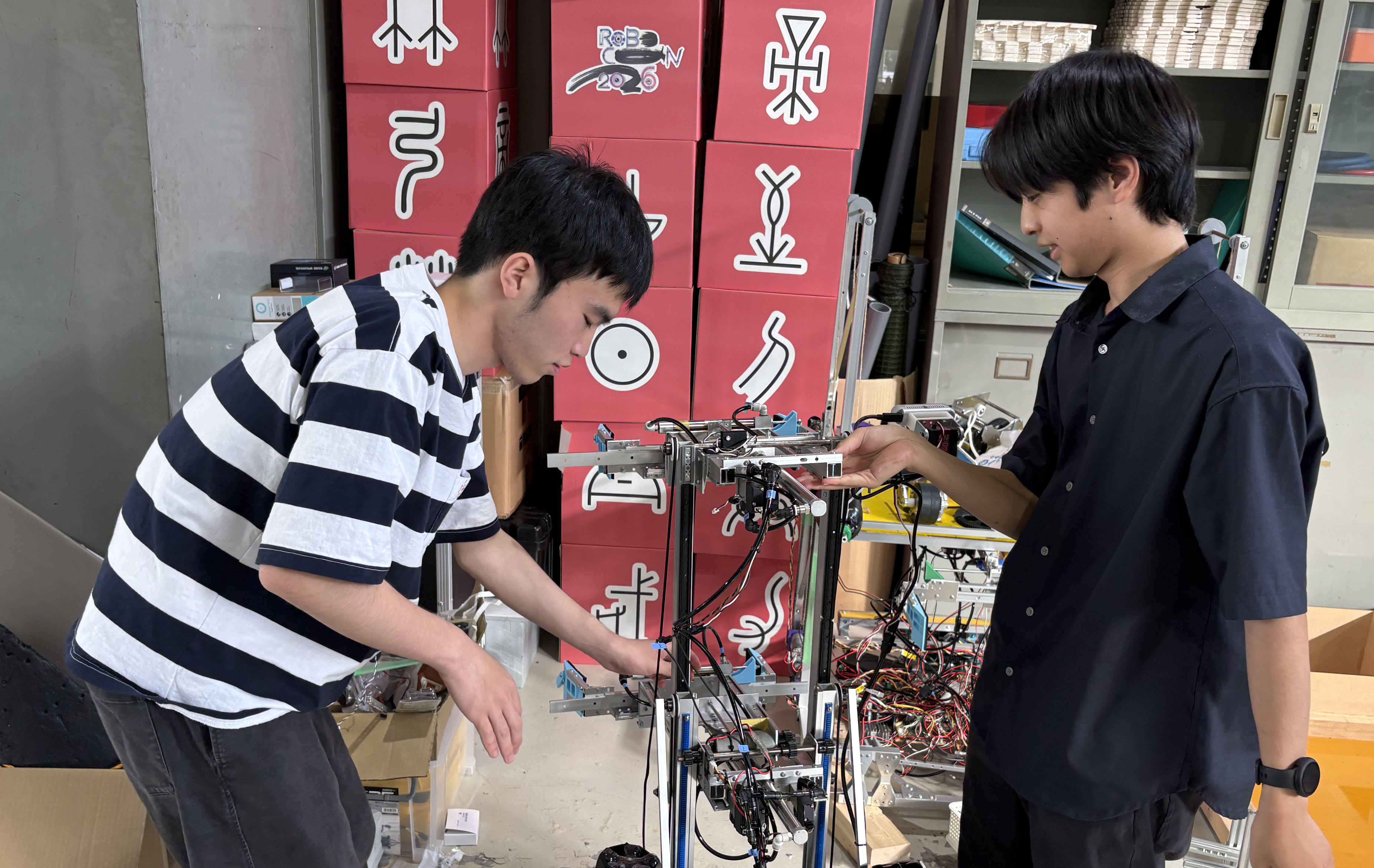 九州夏ロボコン2026年大会での優勝を目指す目標と意気込みを語る様子